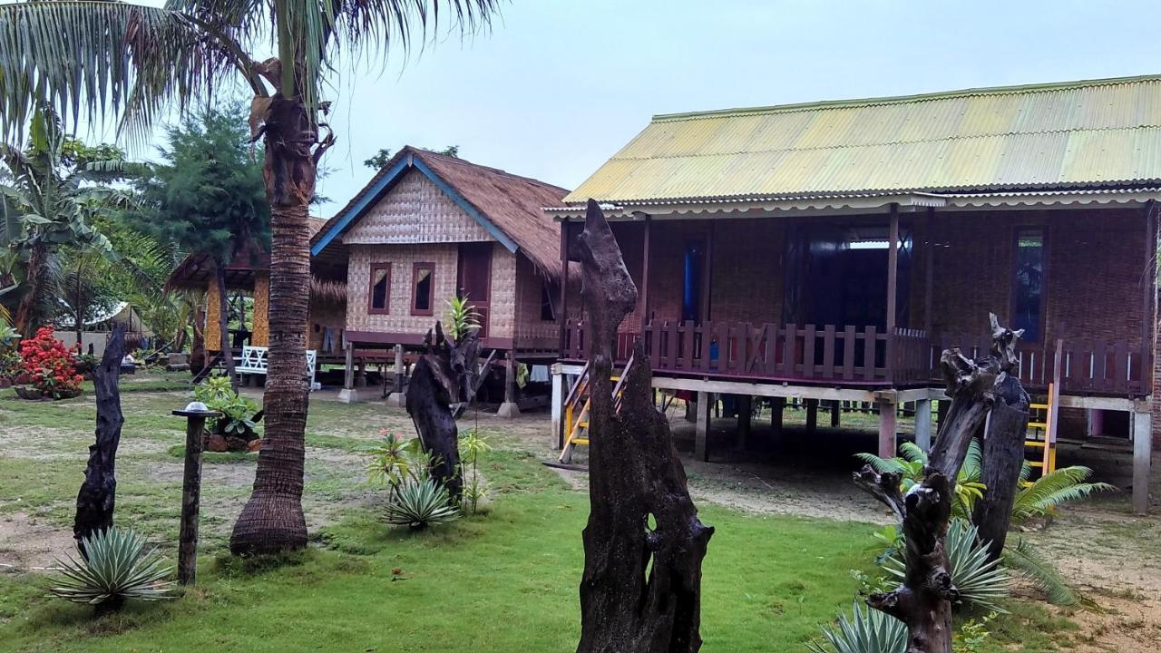 Asari Timo Cottage Karimunjawa Esterno foto